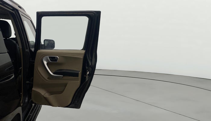 2017 Mahindra TUV300 T8, Diesel, Manual, 1,13,073 km, RHS Rear Door