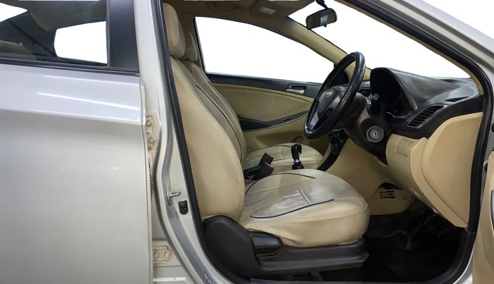 2016 Hyundai Verna 1.4 VTVT, Petrol, Manual, 1,23,771 km, Right Side Front Door Cabin