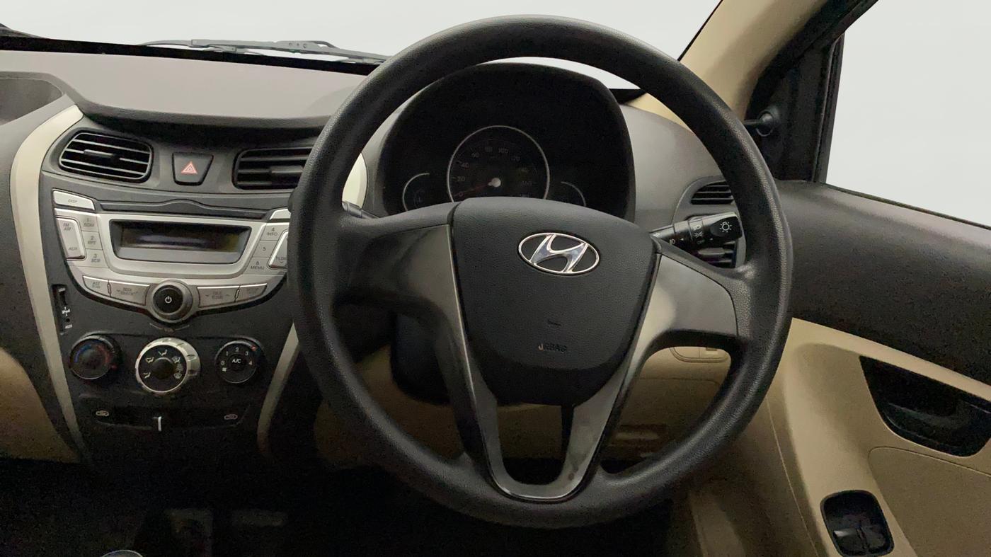 2017 Hyundai Eon 1.0 MAGNA + (O), Petrol, Manual, 69,742 km, Steering Wheel Close Up