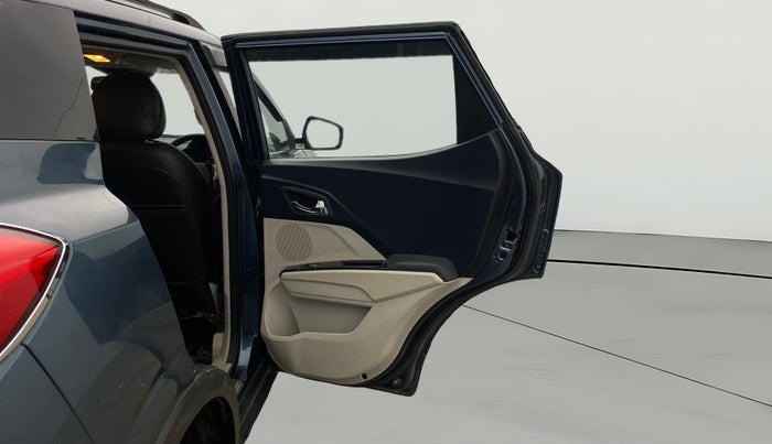 2020 Mahindra XUV300 W8 (O) 1.2 PETROL, Petrol, Manual, 26,537 km, RHS Rear Door