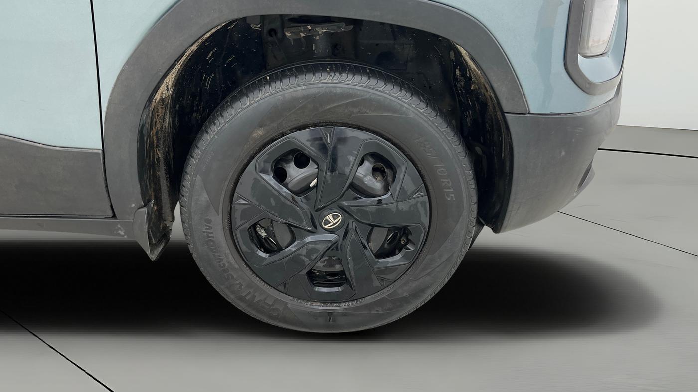 2023 Tata PUNCH ADVENTURE AMT, Petrol, Automatic, 33,617 km, Right Front Wheel