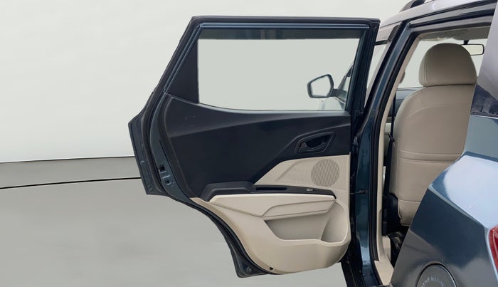 2019 Mahindra XUV300 W6 1.2 PETROL, Petrol, Manual, 58,725 km, LHS Rear Door