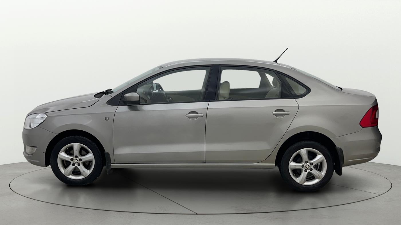 2013 Skoda Rapid ELEGANCE 1.6 MPI MT, Petrol, Manual, 69,053 km, Left Side