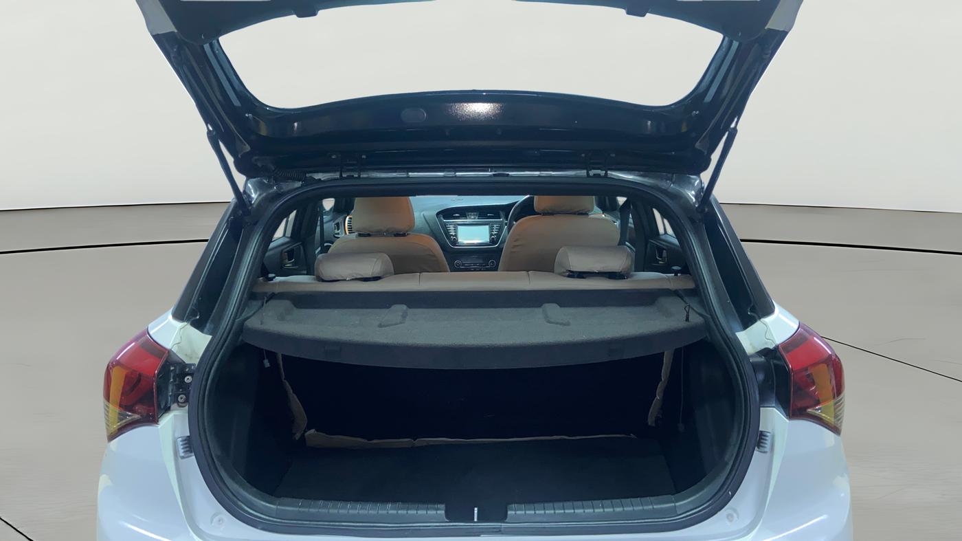 2017 Hyundai Elite i20 ASTA 1.2 DUAL TONE, Petrol, Manual, 1,23,697 km, Boot Open Zoomed View