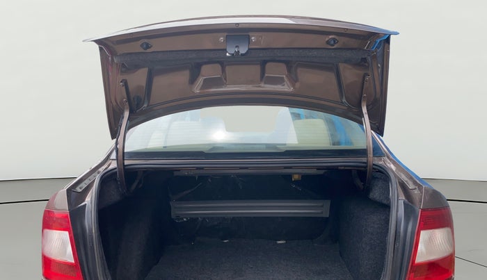 2016 Skoda Rapid 1.5 TDI CR STYLE PLUS AT, Diesel, Automatic, 75,952 km, Boot Door Open