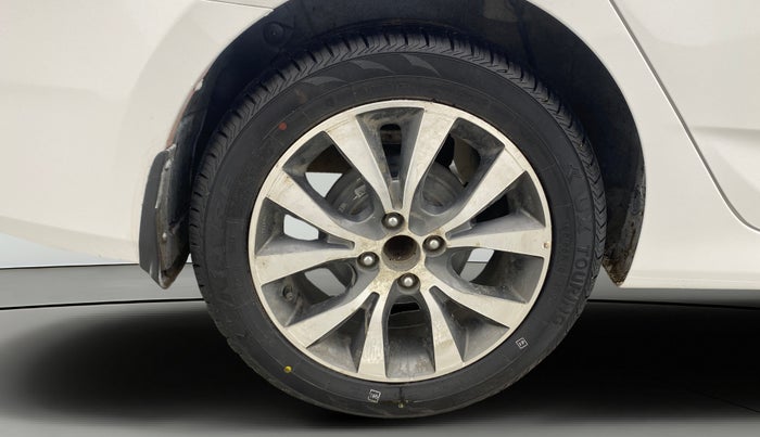2017 Hyundai Verna 1.6 VTVT SX, Petrol, Manual, 73,546 km, Right Rear Wheel