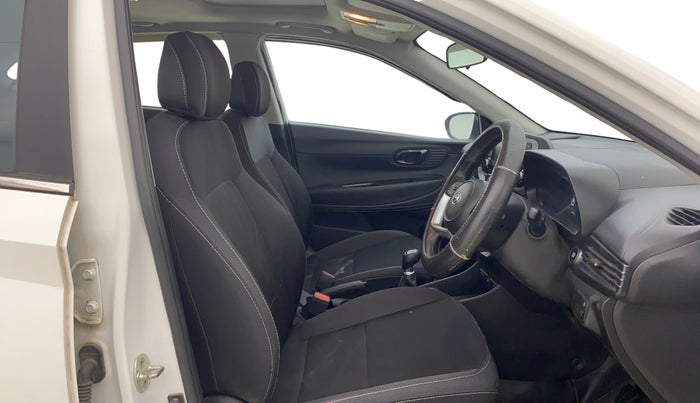 2022 Hyundai NEW I20 ASTA 1.2 MT, Petrol, Manual, 32,403 km, Right Side Front Door Cabin