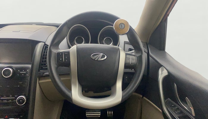 2016 Mahindra XUV500 W10 AT, Diesel, Automatic, 72,178 km, Steering Wheel Close Up