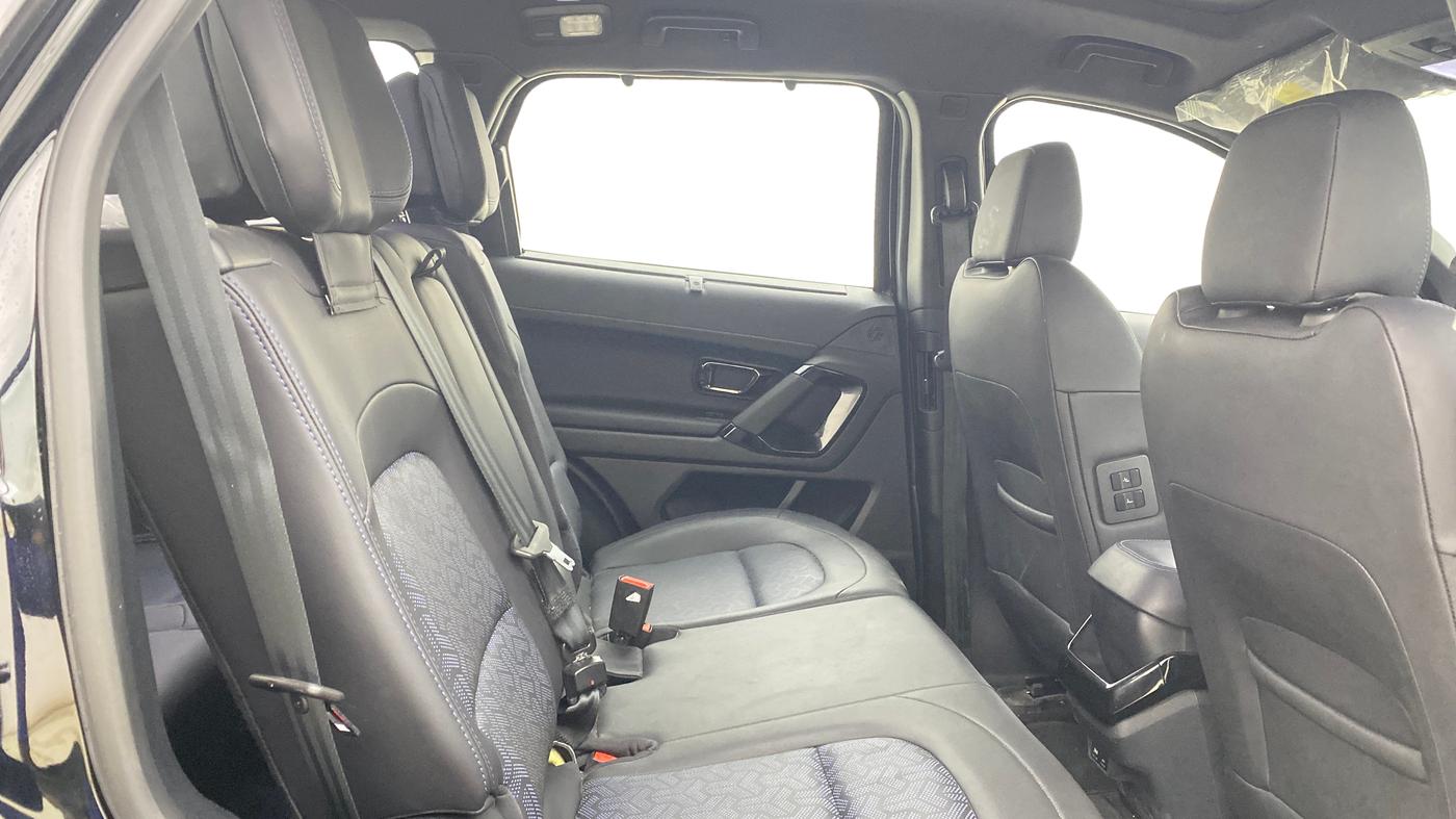 2024 Tata Safari ACCOMPLISHED DARK EDITION, Diesel, Manual, 15,890 km, Right Side Rear Door Cabin
