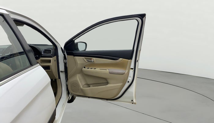 2017 Maruti Ciaz VXI+, Petrol, Manual, 83,394 km, RHS Front Door