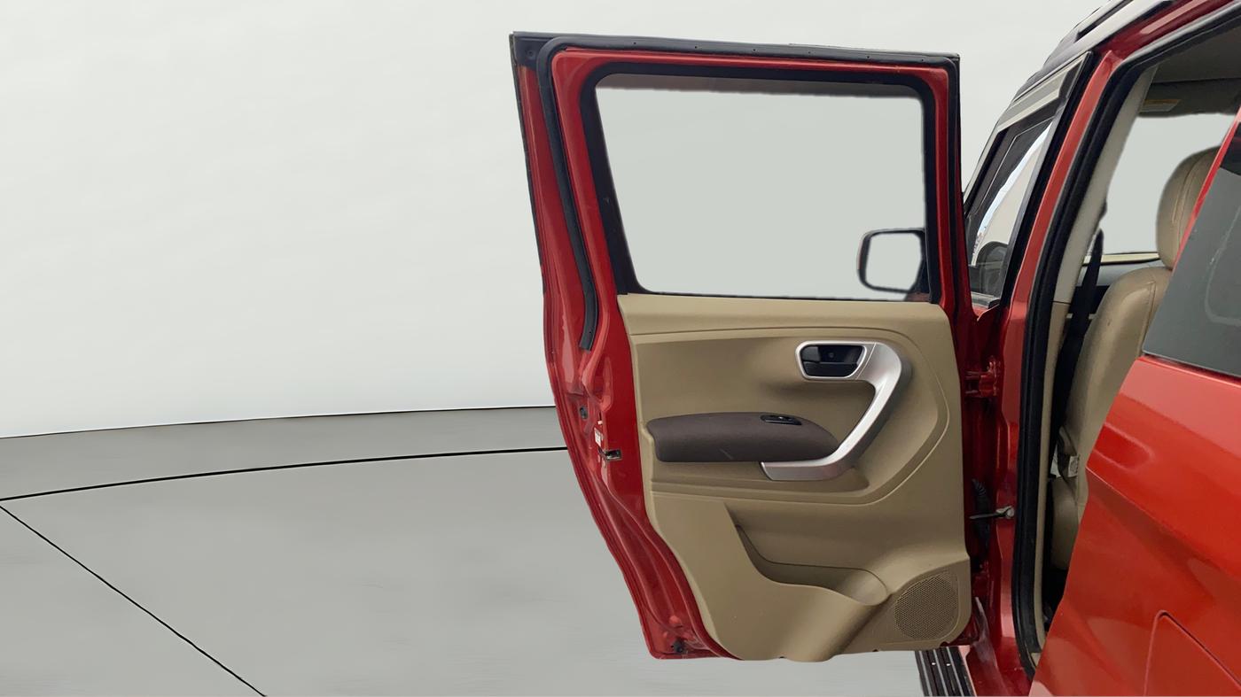 2016 Mahindra TUV300 T8, Diesel, Manual, 92,303 km, LHS Rear Door