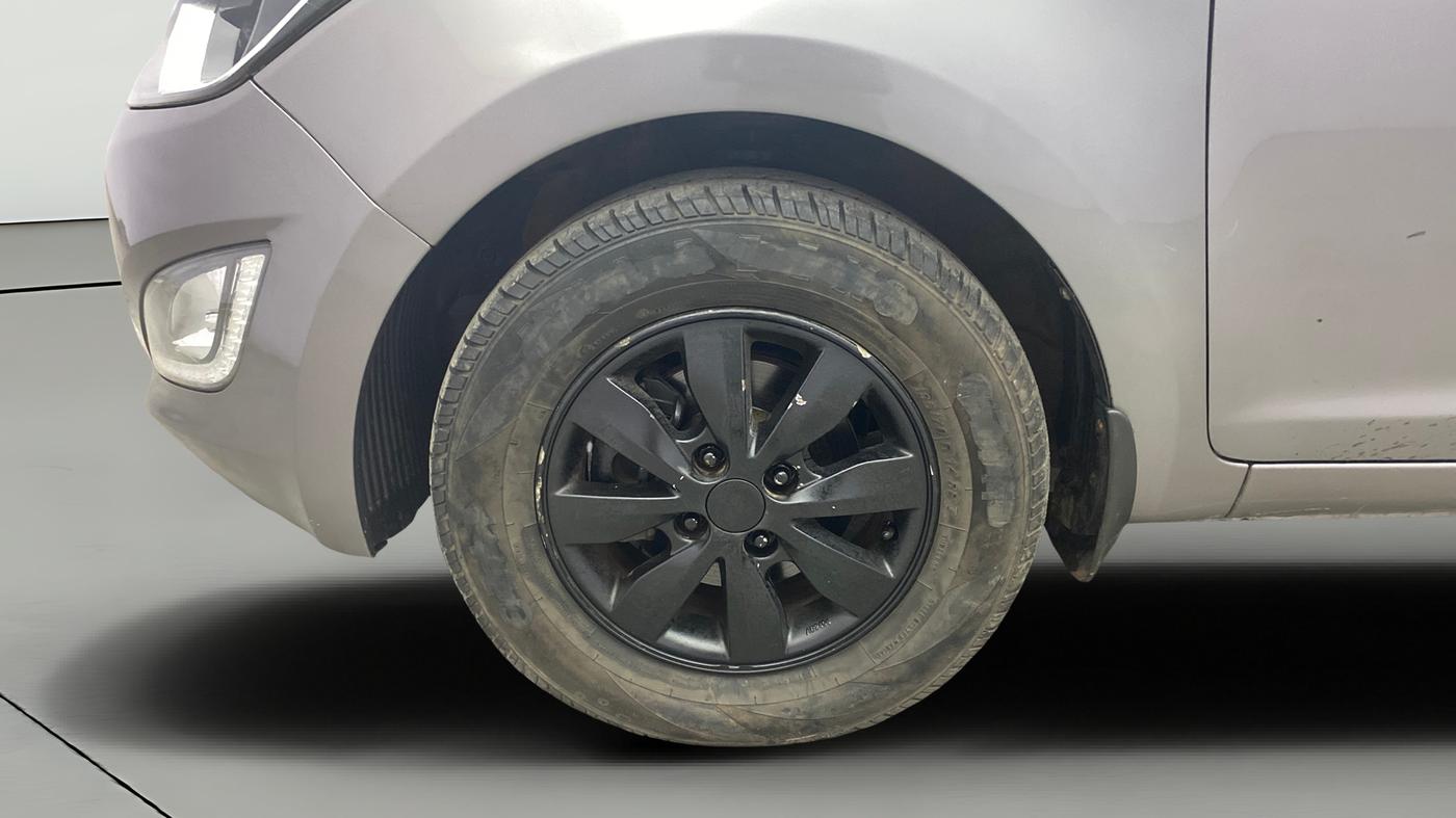 2014 Hyundai Elite i20 SPORTZ 1.4 CRDI, Diesel, Manual, 1,37,256 km, Left Front Wheel