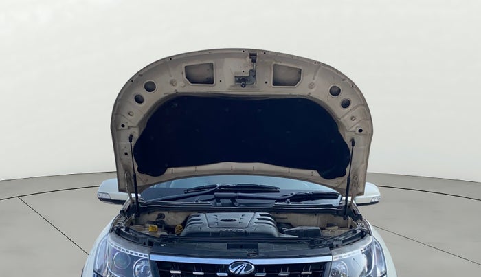 2019 Mahindra XUV500 W11 (O) AWD, Diesel, Manual, 63,104 km, Open Bonet