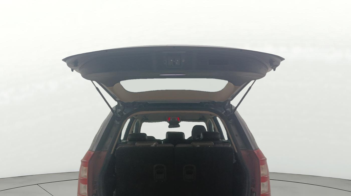 2014 Mahindra XUV500 W8, Diesel, Manual, 92,798 km, Boot Door Open