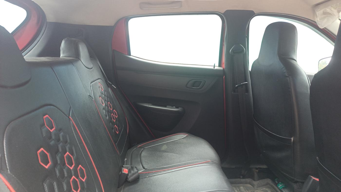 2022 Renault Kwid RXT 1.0 AMT, Petrol, Automatic, 33,680 km, Right Side Rear Door Cabin