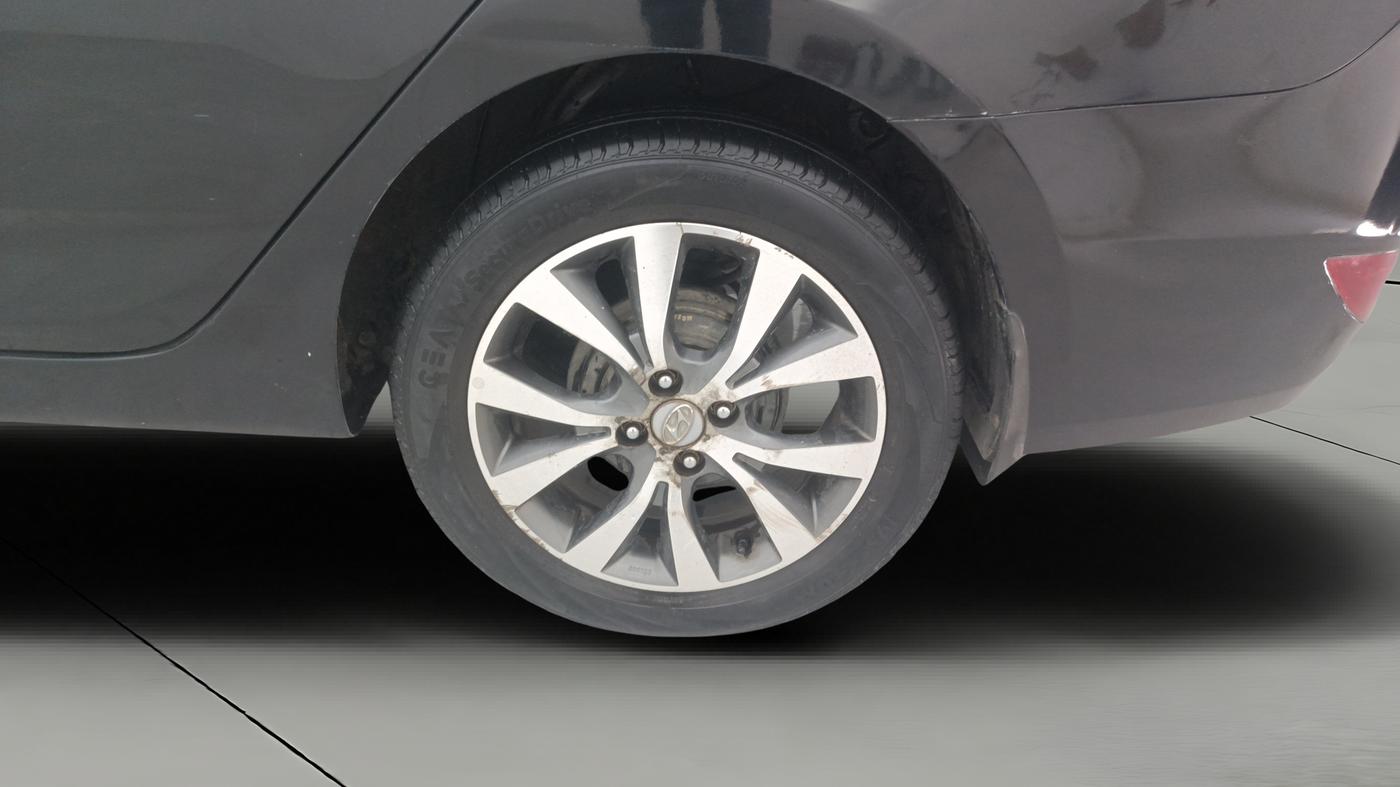 2017 Hyundai Verna 1.6 VTVT SX, Petrol, Manual, 61,833 km, Left Rear Wheel