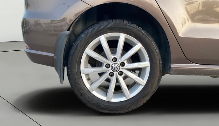 2017 Volkswagen Ameo HIGHLINE1.2L PLUS 16 ALLOY, Petrol, Manual, 87,495 km, Right Rear Wheel