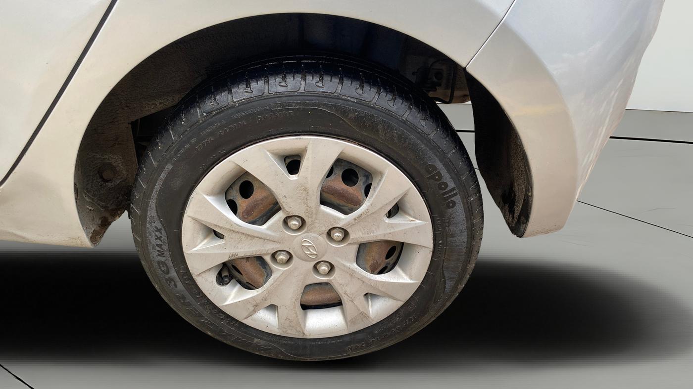 2015 Hyundai Grand i10 SPORTZ 1.2 KAPPA VTVT, Petrol, Manual, 28,213 km, Left Rear Wheel