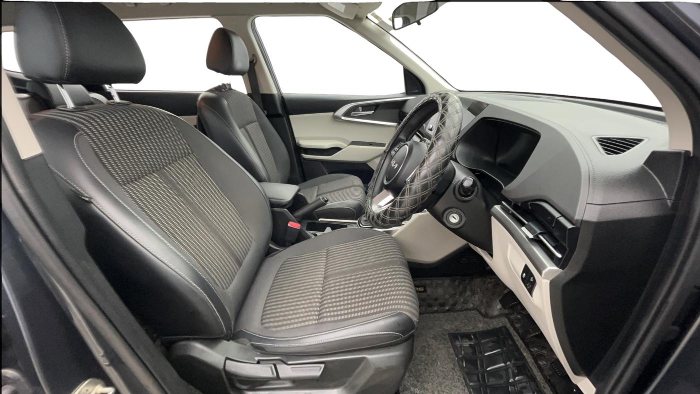 2022 KIA CARENS PRESTIGE 1.5 PETROL 7 STR, Petrol, Manual, 34,307 km, Right Side Front Door Cabin