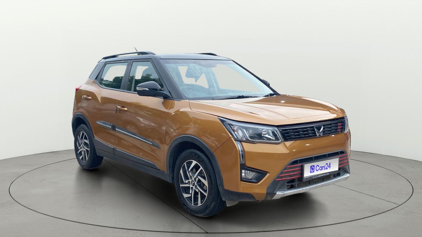 2022 Mahindra XUV300 W8(O) 1.2 PETROL DUAL TONE, Petrol, Manual, 66,105 km, SRP