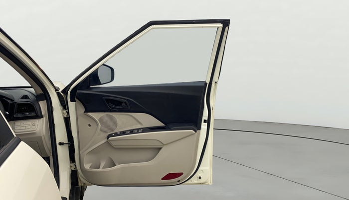 2021 Mahindra XUV300 W6 1.2 PETROL AMT, Petrol, Automatic, 81,586 km, RHS Front Door