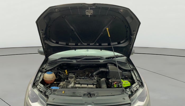 2017 Volkswagen Polo HIGHLINE1.2L, Petrol, Manual, 1,03,836 km, Open Bonet