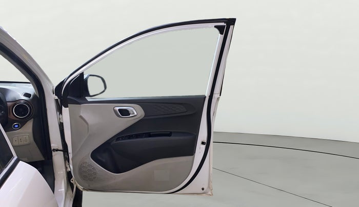 2023 Hyundai AURA SX 1.2 CNG, CNG, Manual, 41,204 km, RHS Front Door