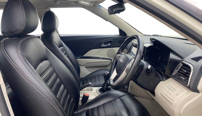 2022 Mahindra XUV300 W8 1.5 DIESEL, Diesel, Manual, 1,02,718 km, Right Side Front Door Cabin
