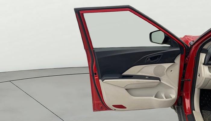 2022 Mahindra XUV300 W6 1.5 DIESEL AMT, Diesel, Automatic, 60,728 km, LHS Front Door