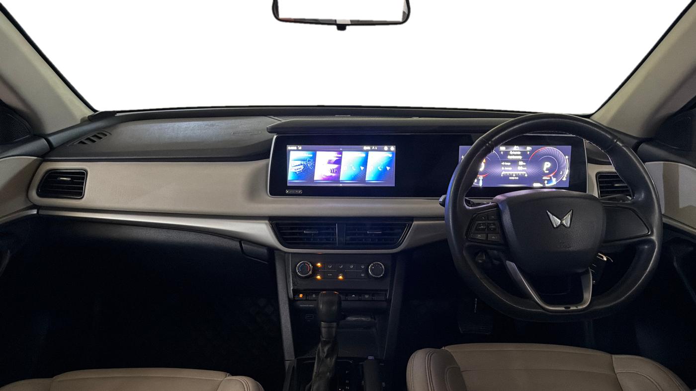 2022 Mahindra XUV700 AX 5 P AT 5 STR, Petrol, Automatic, 53,521 km, Dashboard