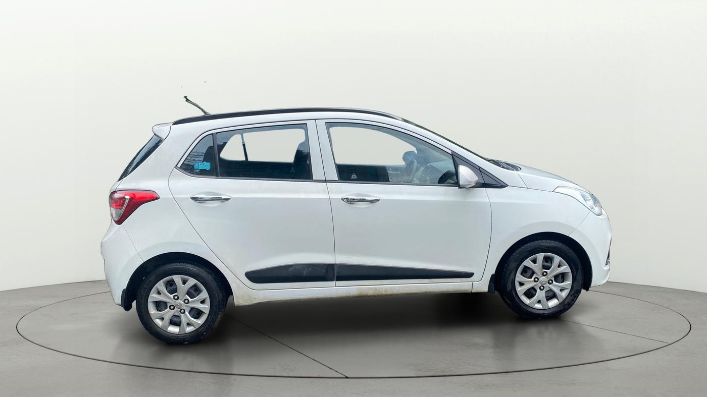 2014 Hyundai Grand i10 SPORTZ 1.2 KAPPA VTVT, Petrol, Manual, 44,102 km, Right Side View