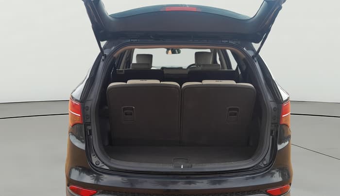 2014 Hyundai Santa Fe 4 WD AT, Diesel, Automatic, 90,566 km, Boot Open Zoomed View