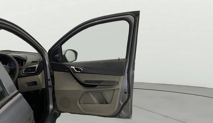 2019 Tata Tiago XZ PLUS PETROL, CNG, Manual, 1,15,772 km, RHS Front Door