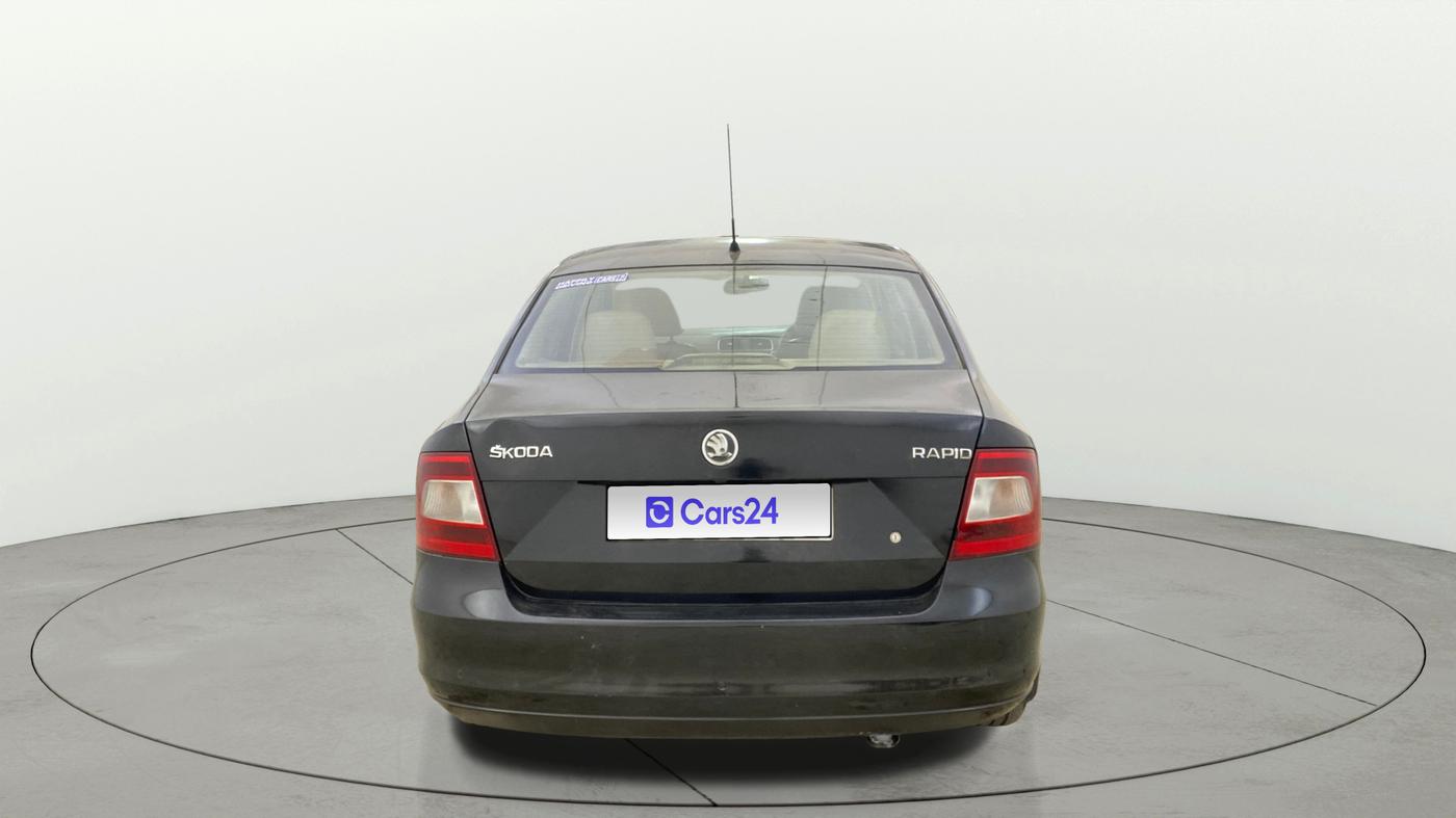 2014 Skoda Rapid ELEGANCE 1.6 MPI MT, Petrol, Manual, 80,416 km, Back/Rear