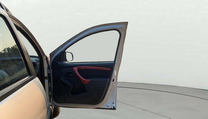 2017 Renault Duster RXS CVT, Petrol, Automatic, 55,281 km, RHS Front Door