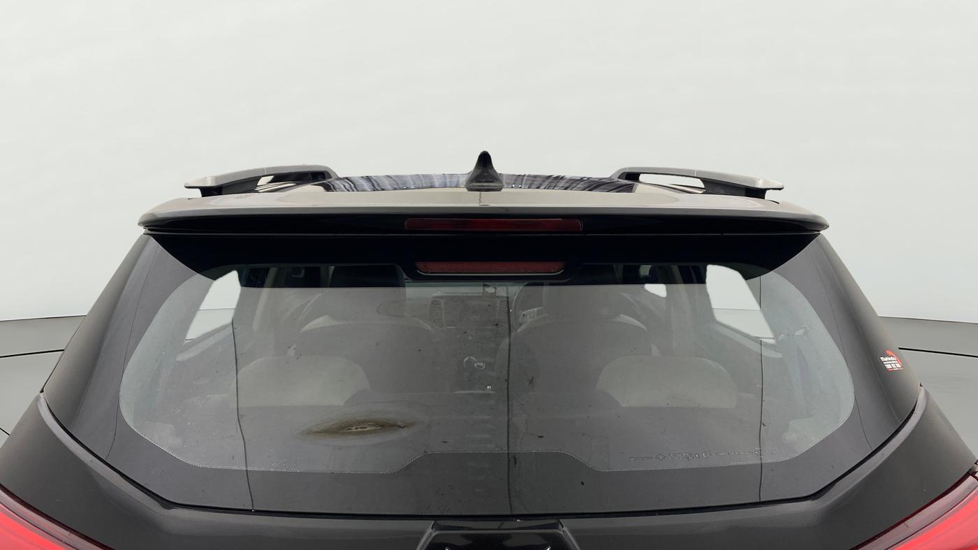 2022 Mahindra XUV300 W4 1.2 PETROL, Petrol, Manual, 1,08,779 km, Rear Windshield