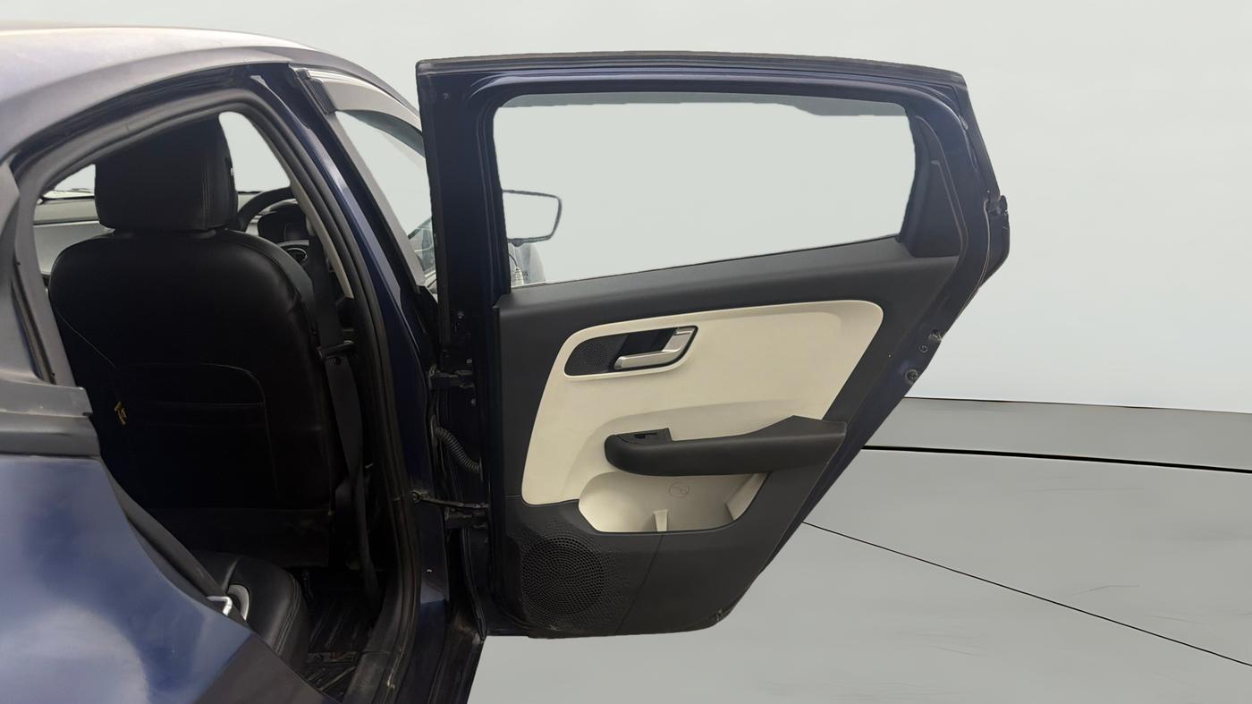2024 Tata ALTROZ XZA, Petrol, Automatic, 61,992 km, RHS Rear Door