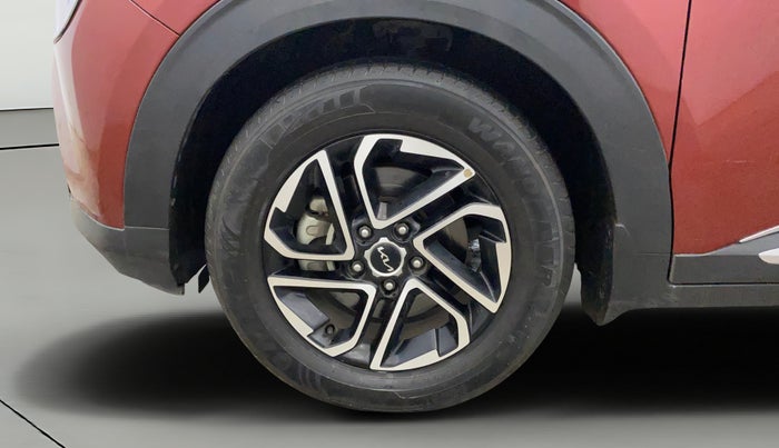 2022 KIA CARENS LUXURY PLUS 1.4 PETROL DCT 7 STR, Petrol, Automatic, 37,117 km, Left Front Wheel