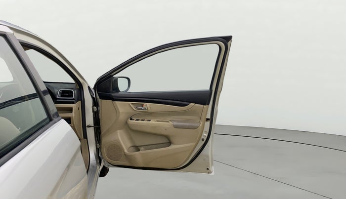 2016 Maruti Ciaz VDI+ SHVS, Diesel, Manual, 92,732 km, RHS Front Door