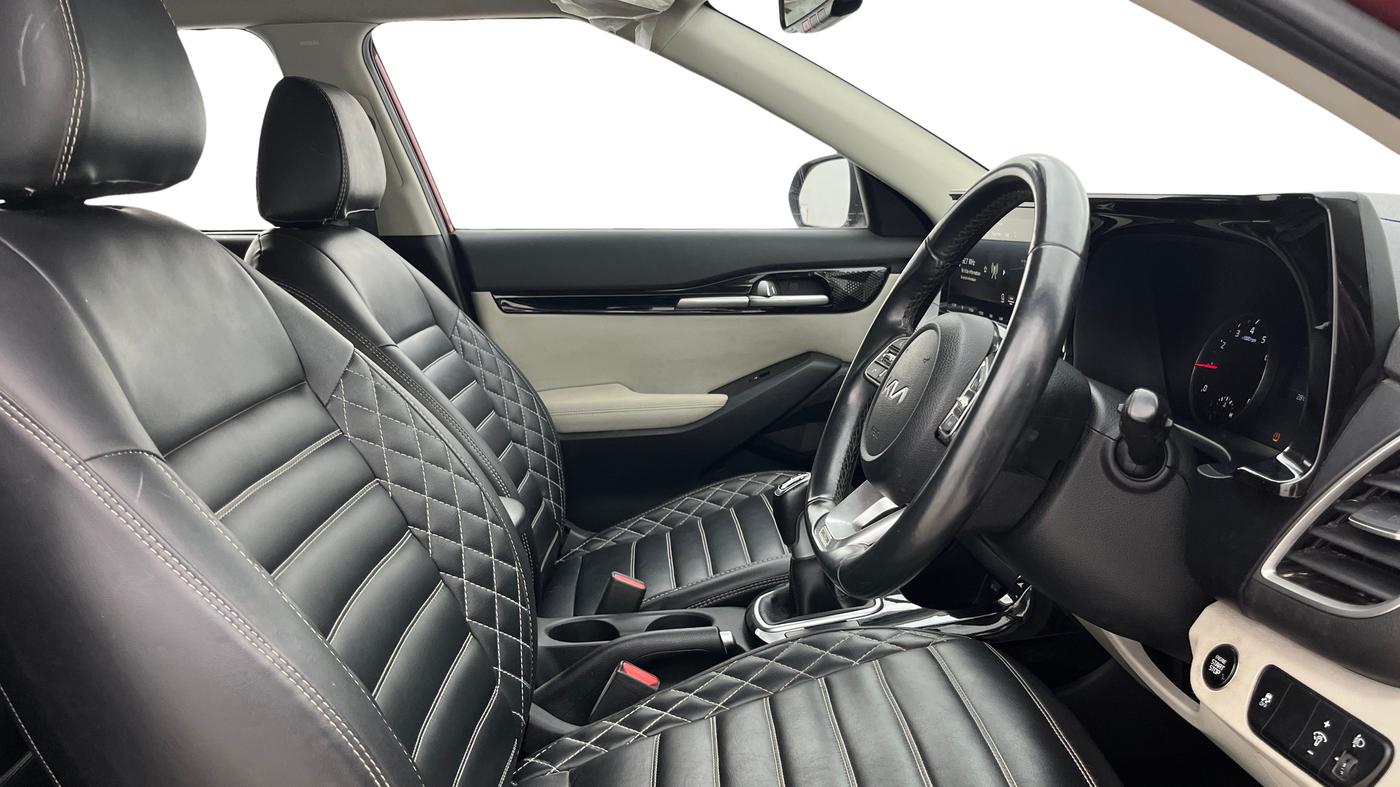 2023 KIA SELTOS  HTX 1.5 PETROL MT, Petrol, Manual, 31,755 km, Right Side Front Door Cabin