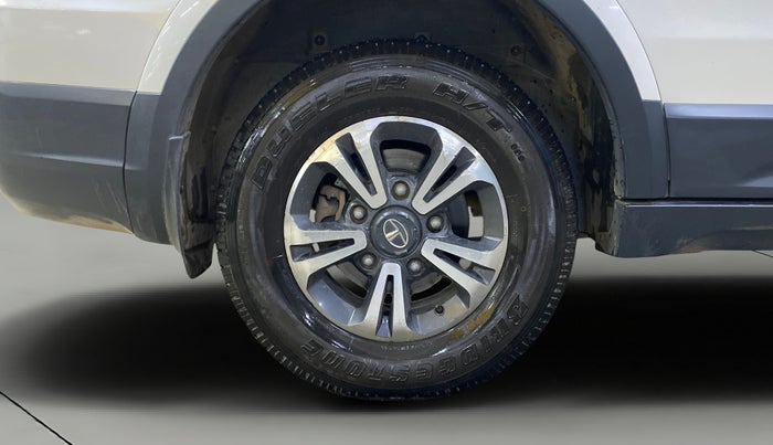 2017 Tata Hexa XMA 4X2 7 STR, Diesel, Automatic, 77,501 km, Right Rear Wheel