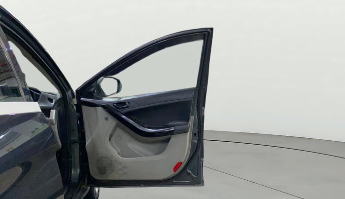 2019 Tata NEXON XM PETROL, Petrol, Manual, 78,398 km, RHS Front Door