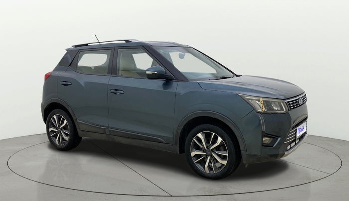 2019 Mahindra XUV300 W8 (O) 1.5 DIESEL, Diesel, Manual, 1,05,427 km, Right Front Diagonal