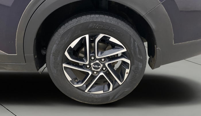 2022 KIA CARENS LUXURY PLUS 1.5 DIESEL AT 7 STR, Diesel, Automatic, 83,166 km, Left Rear Wheel