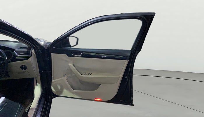 2016 Skoda Superb L&K 1.8 TSI AT, Petrol, Automatic, 28,278 km, RHS Front Door