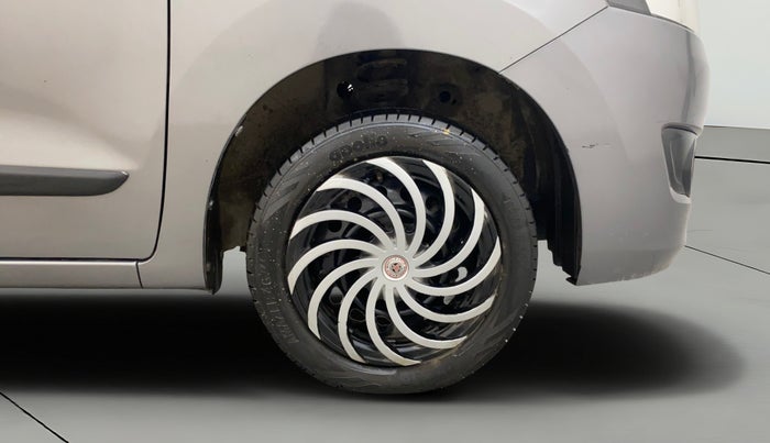 2015 Maruti Wagon R 1.0 VXI, Petrol, Manual, 61,035 km, Right Front Wheel
