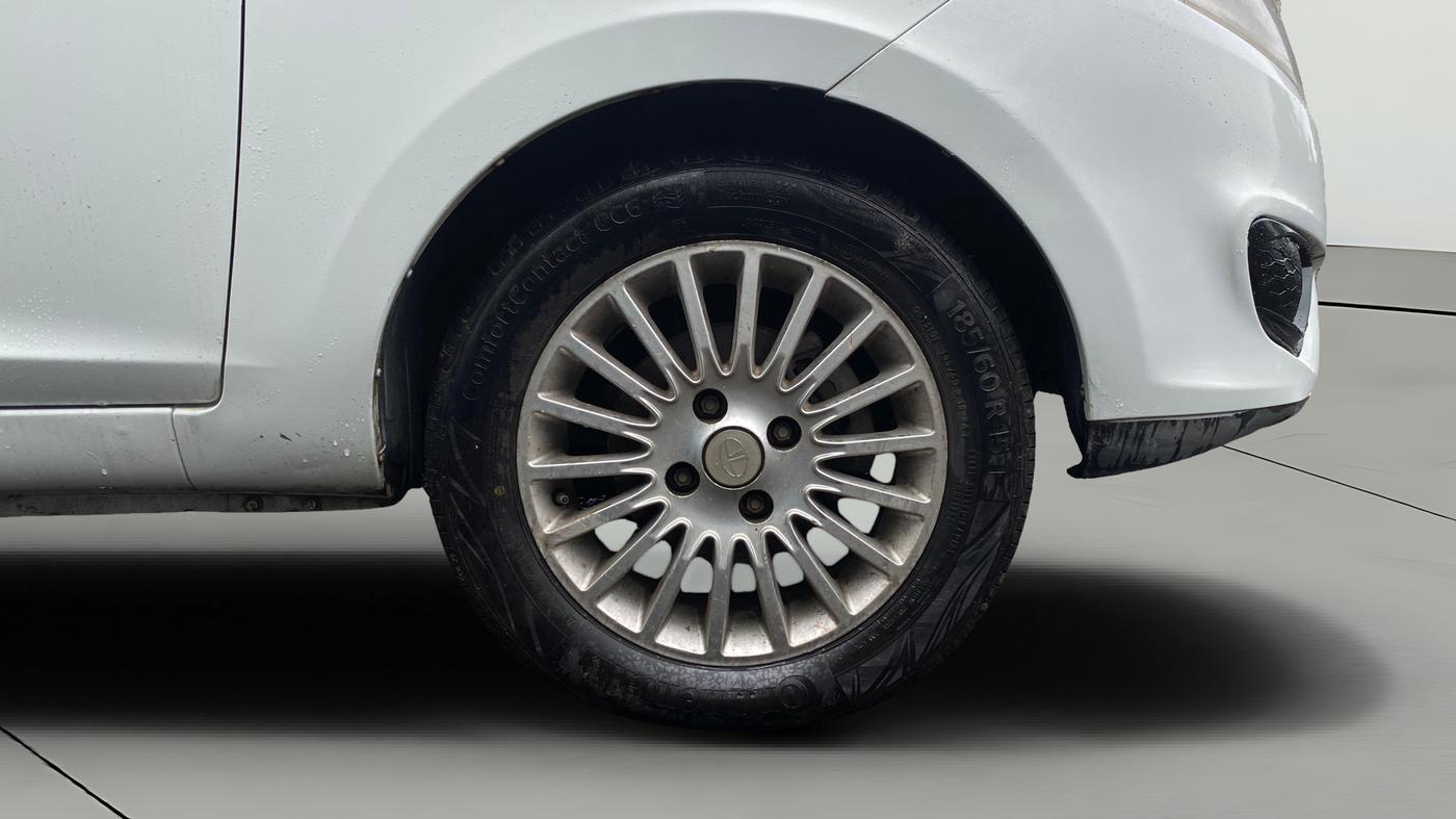 2015 Tata Zest XT PETROL, Petrol, Manual, 1,20,459 km, Right Front Wheel