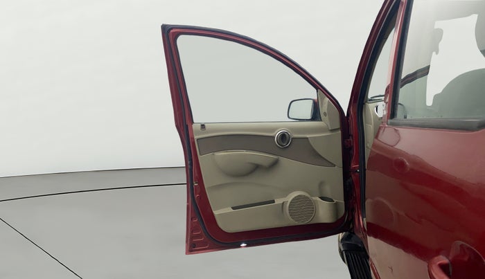 2013 Mahindra Quanto C6, Diesel, Manual, 42,389 km, LHS Front Door