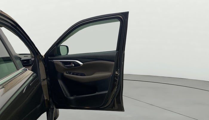 2023 Toyota URBAN CRUISER HYRYDER V HYBRID, Hybrid, Automatic, 82,201 km, RHS Front Door