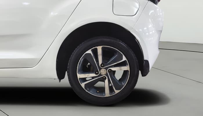 2020 Tata ALTROZ XZ PETROL, Petrol, Manual, 38,895 km, Left Rear Wheel